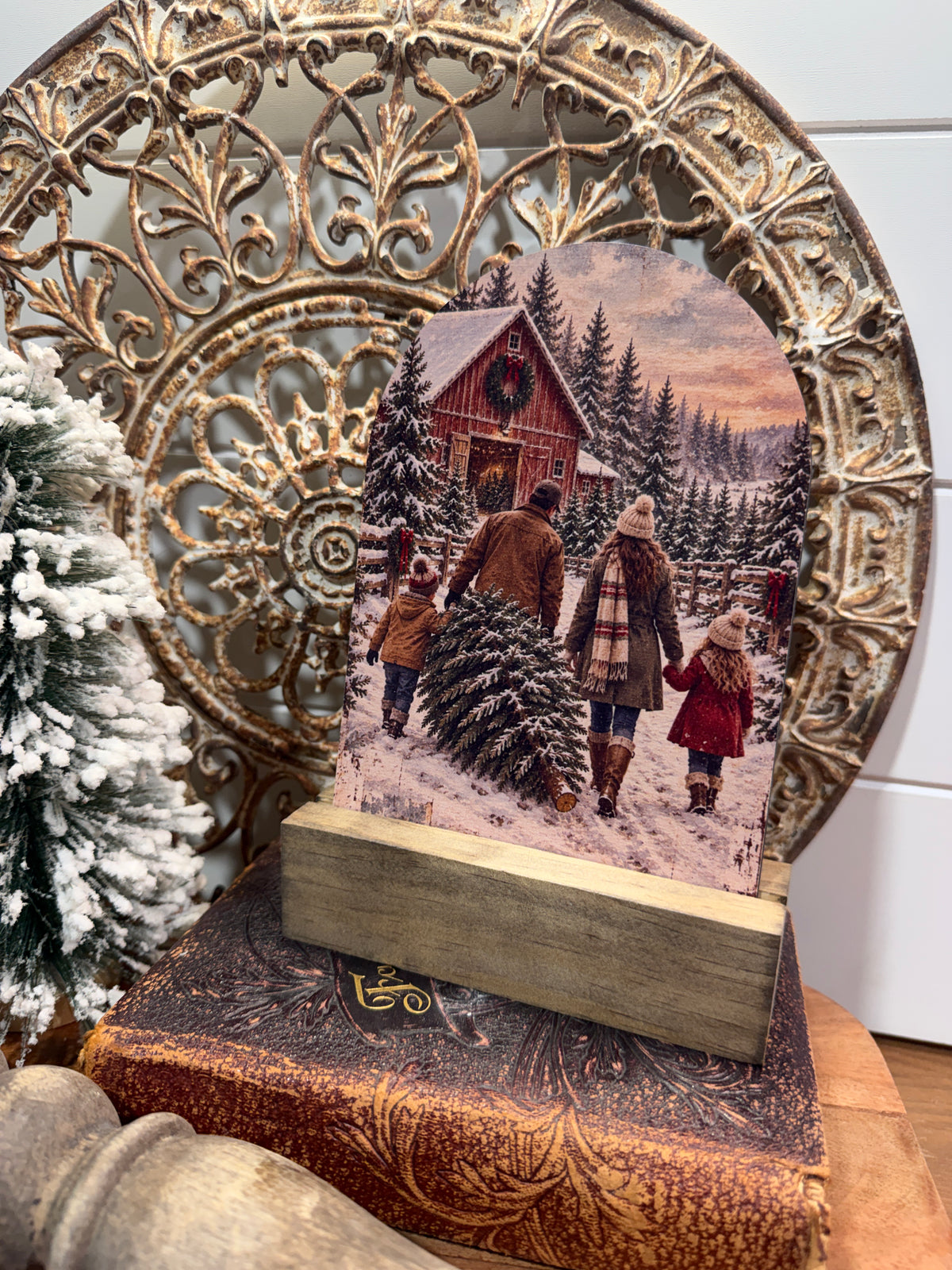 Christmas Tree Farm Family Arch Sign - 5 x 7 UV-Printed Wood Decor