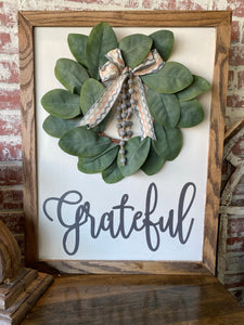 Grateful wall hanger with Magnolia wreath