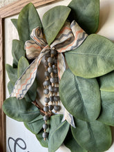 Load image into Gallery viewer, Grateful wall hanger with Magnolia wreath