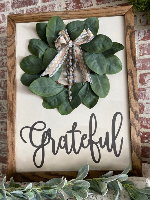 Grateful wall hanger with Magnolia wreath